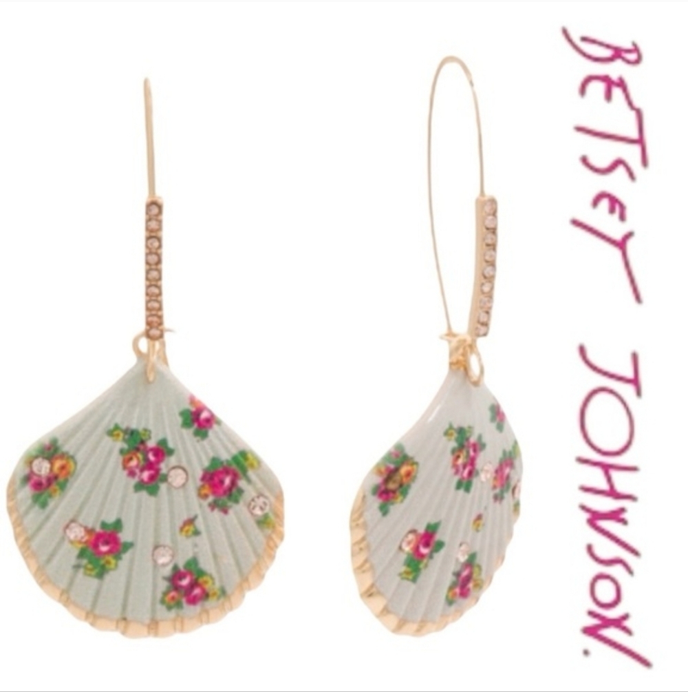 ✨️NWT BESTEY JOHNSON FLORAL SEASHELL DANGLING EARRINGS🌺🌼🪷✨️
